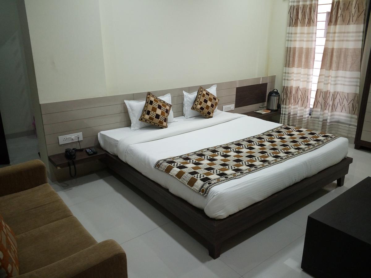 Casa Green Hotel Shirdi Buitenkant foto