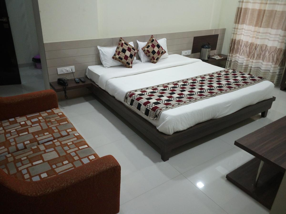 Casa Green Hotel Shirdi Buitenkant foto